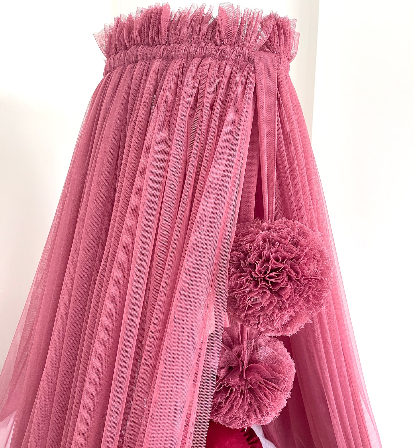 Bed canopy dark old pink with bobbles