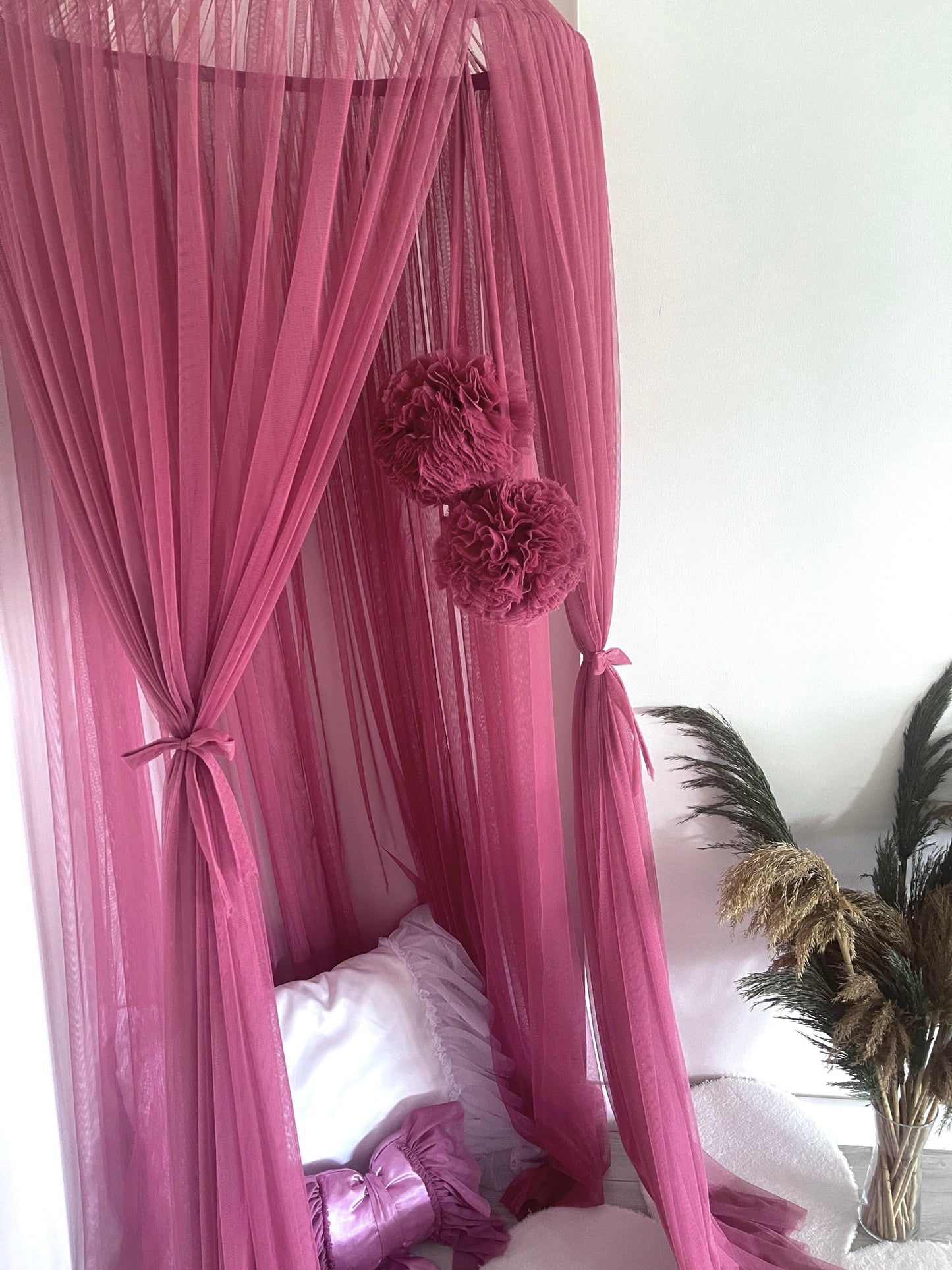 Canopy dark old pink with pompoms
