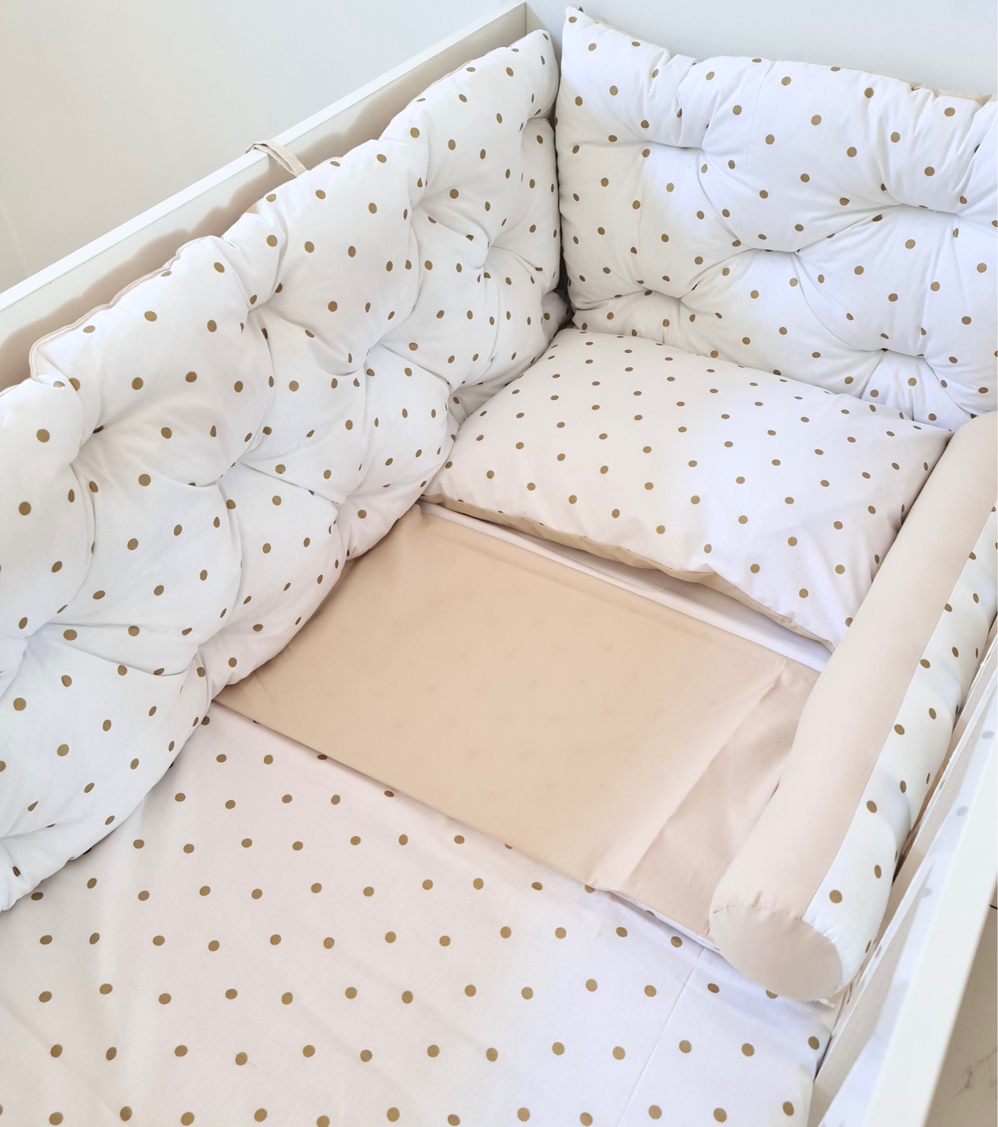 Bed border light beige golden dots, bed linen