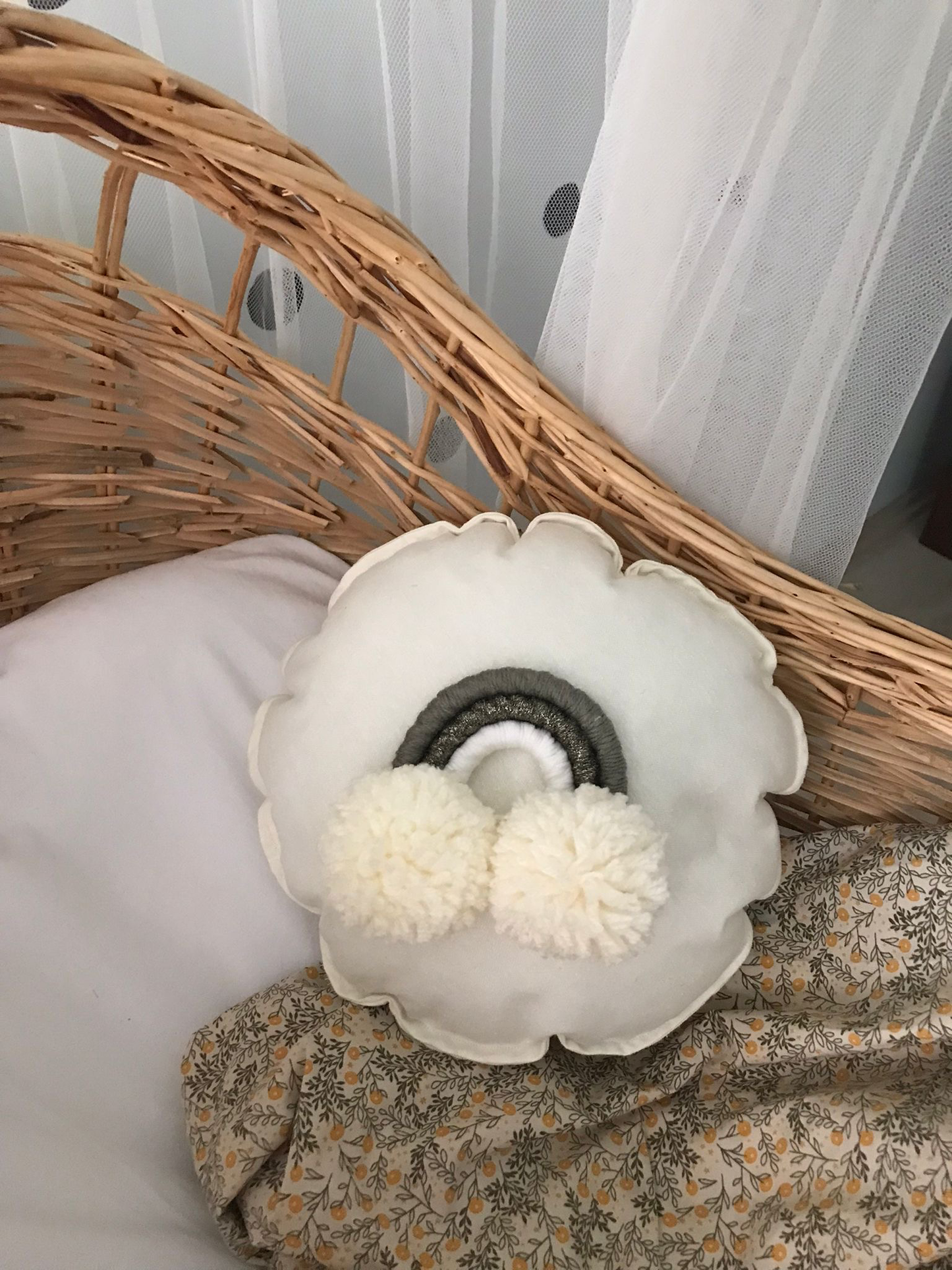 Macrame rainbow pillow khaki