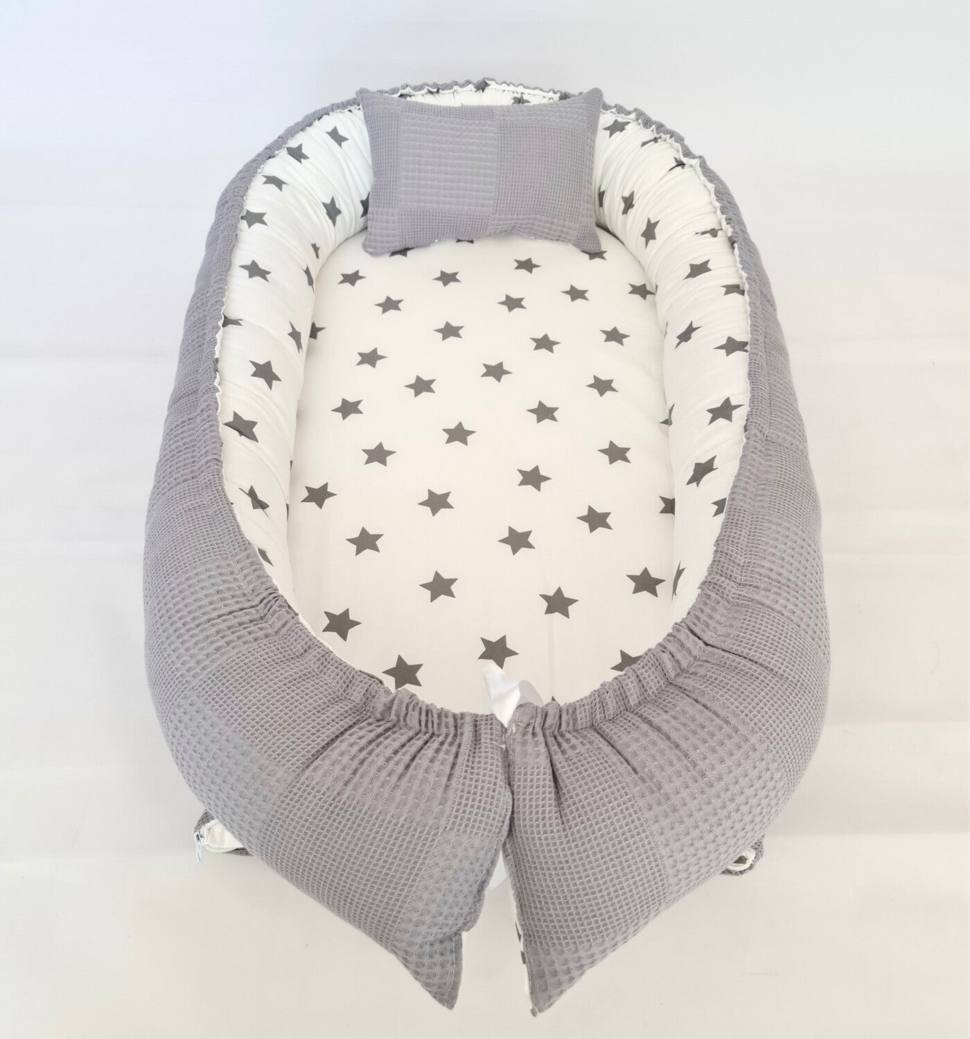 Baby nest gray white stars