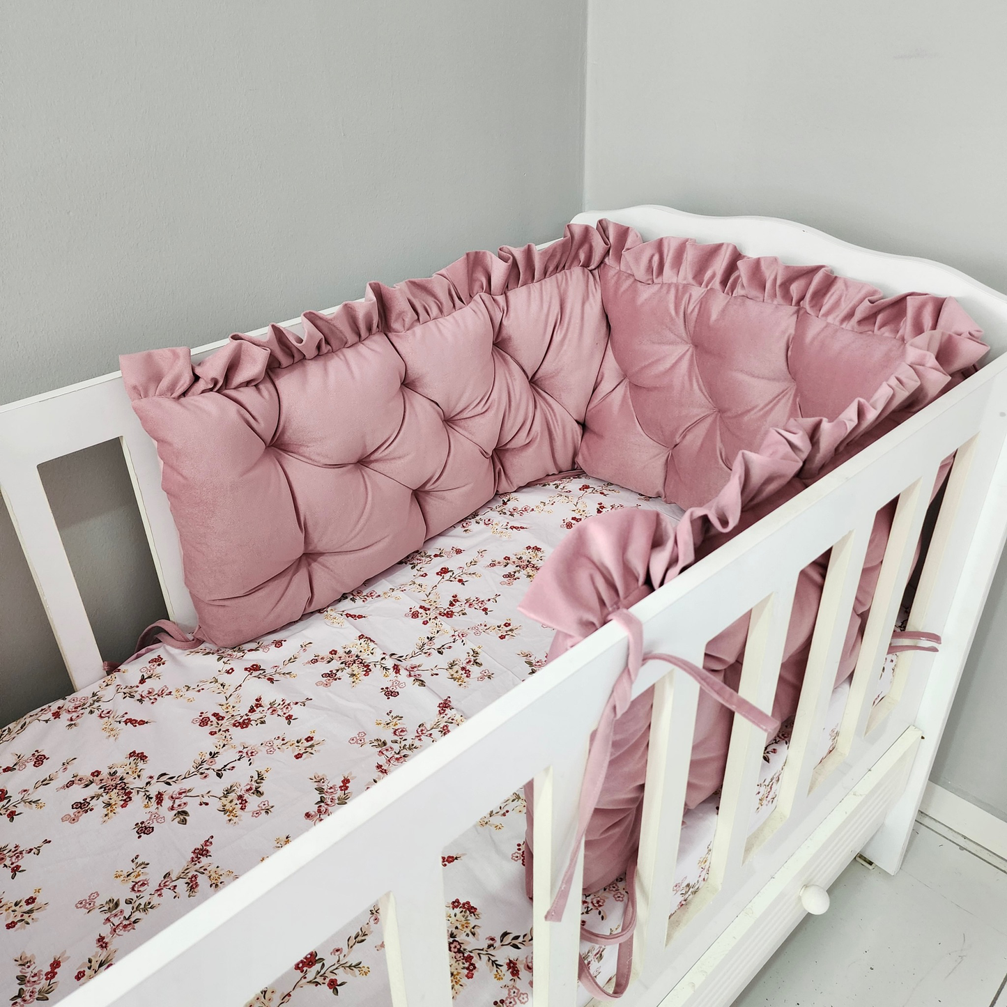 Velvet bed surround old pink, bed linen