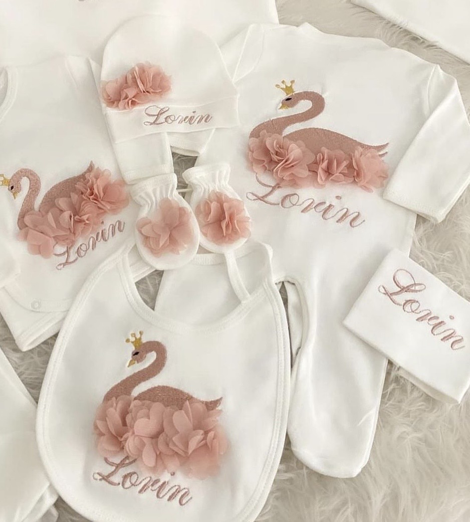 Newborn Set mit Namen Schwan