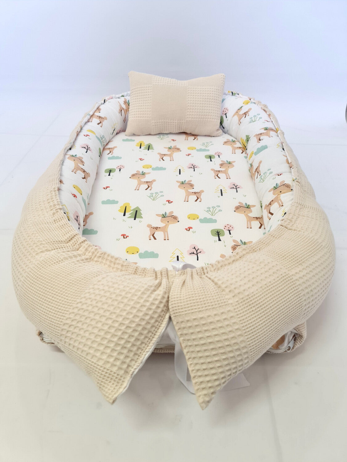 Baby nest light beige deer