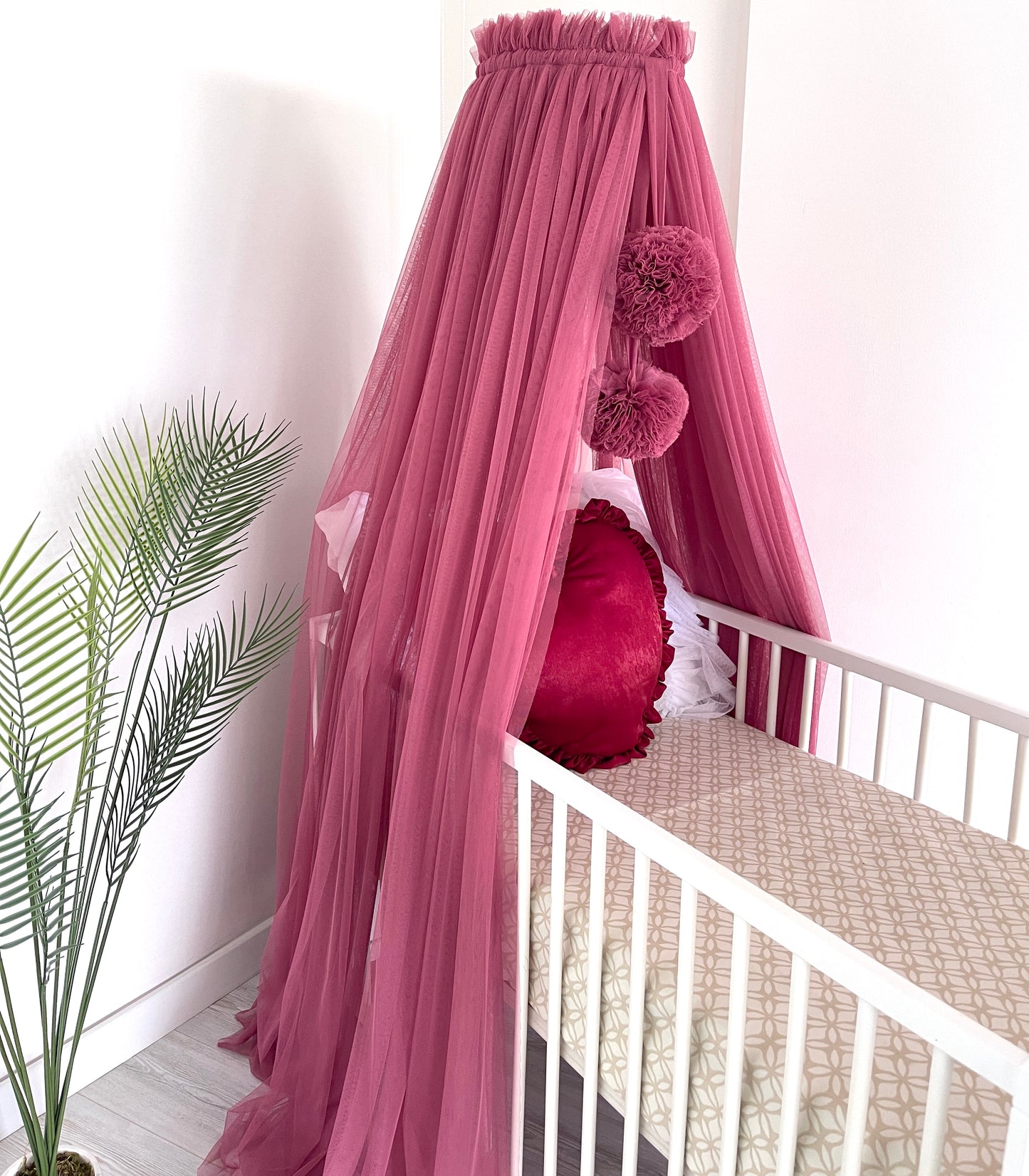 Bed canopy dark old pink with bobbles