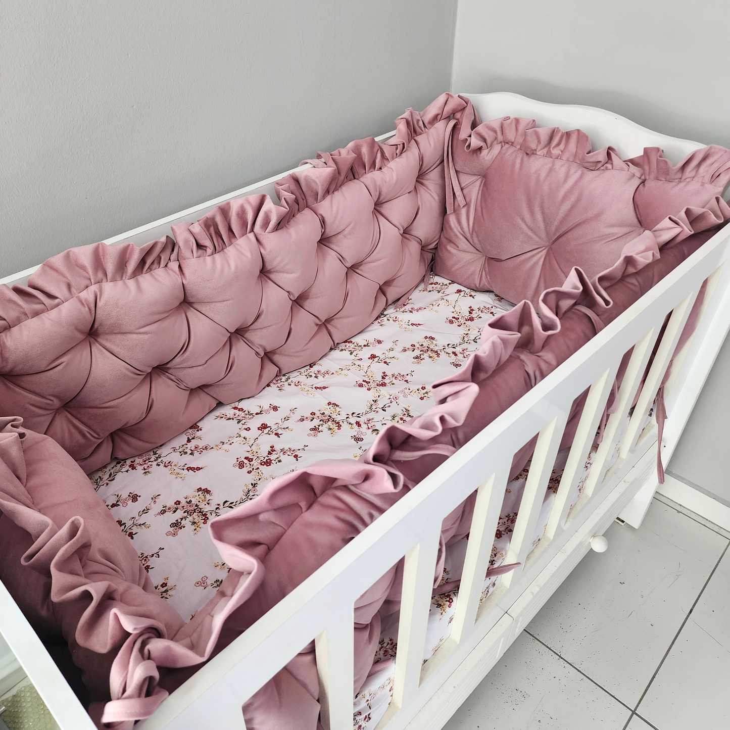 Velvet bed surround old pink, bed linen