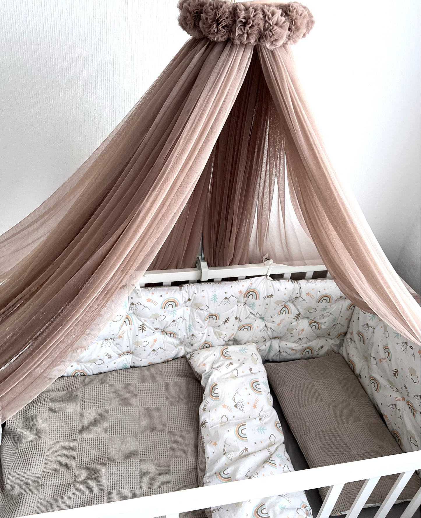 Bed canopy taupe / brown + pompom wreath