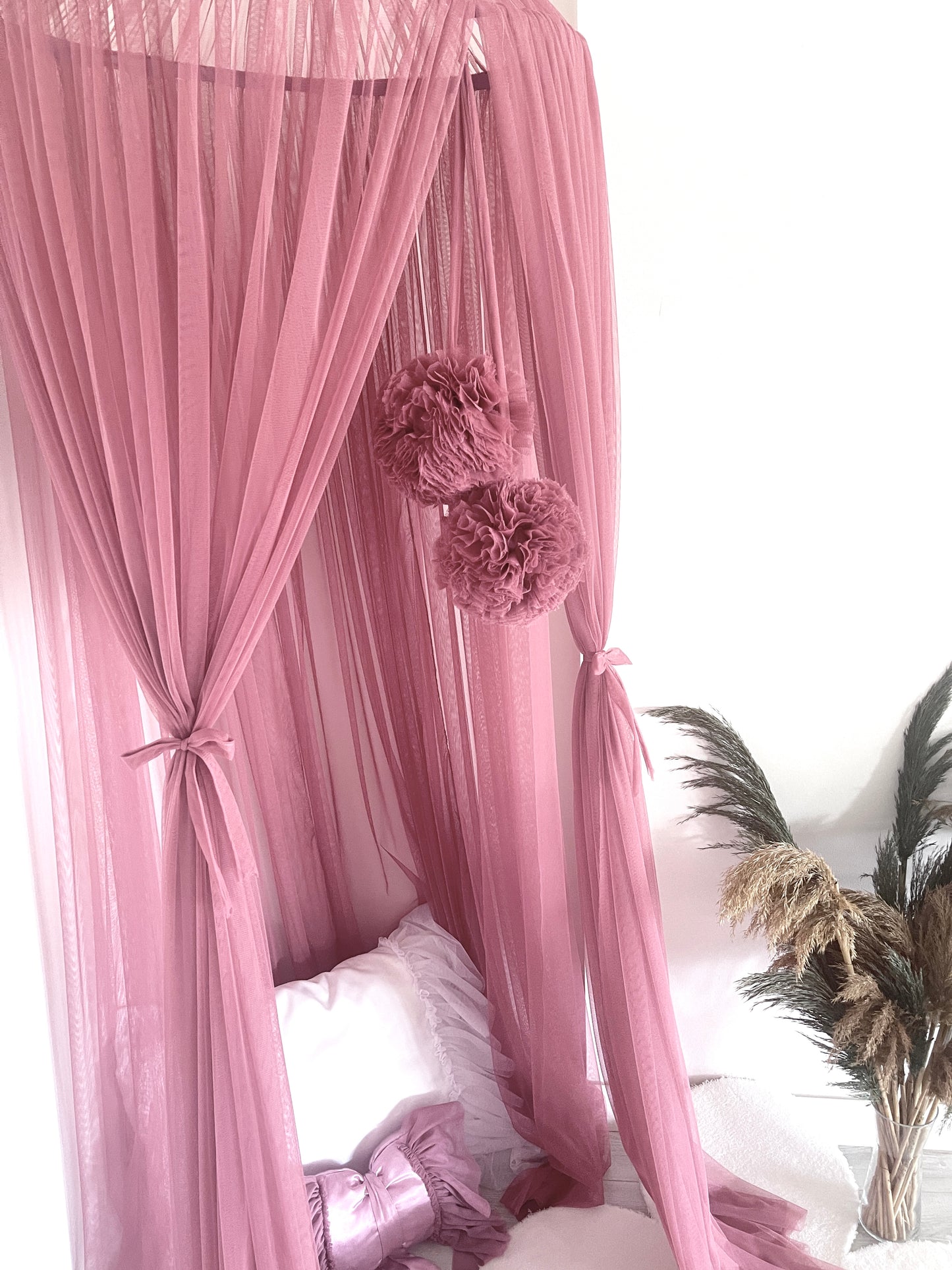 Canopy old pink with pompoms