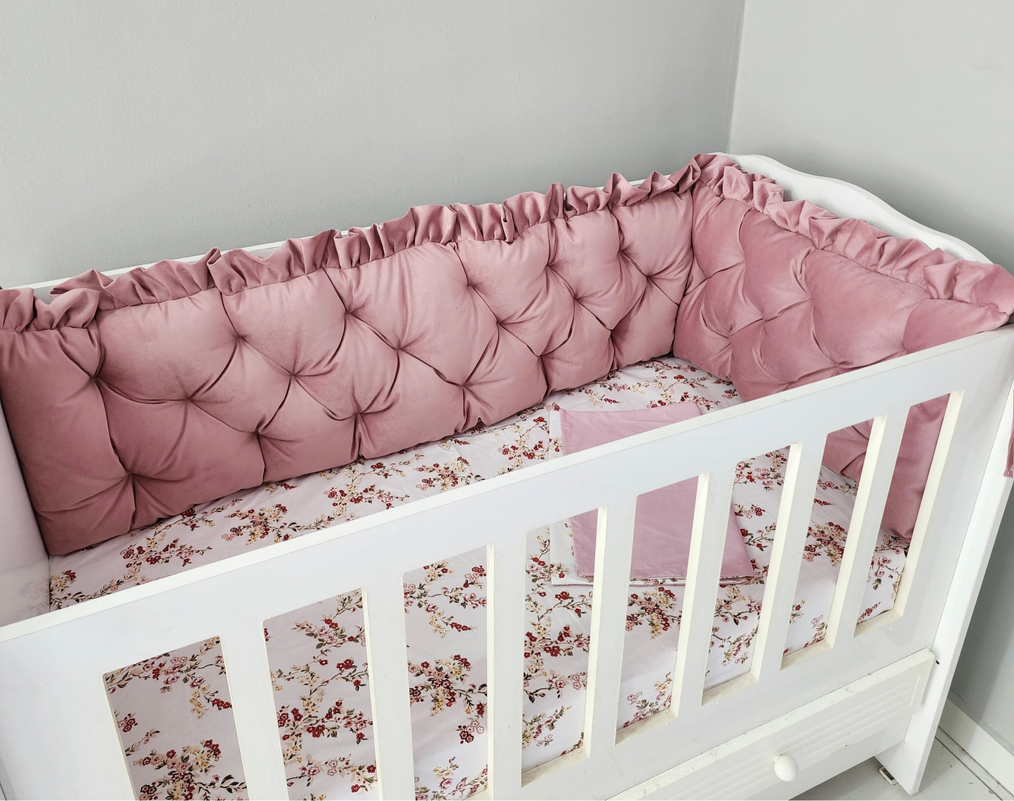 Velvet bed surround old pink, bed linen