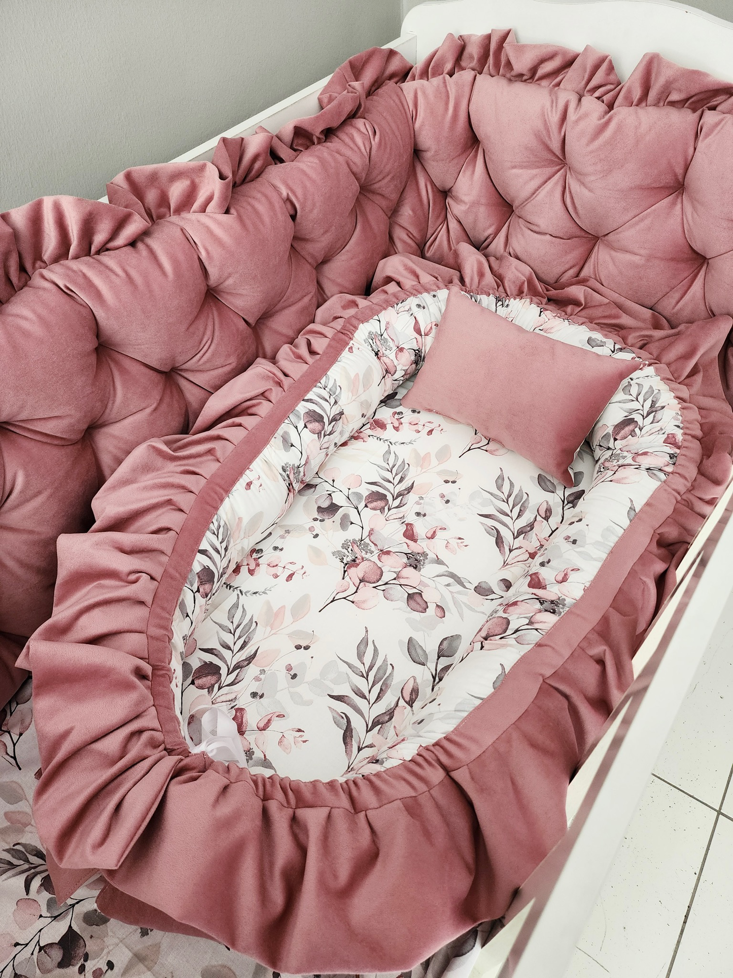 Velvet baby nest old pink eucalyptus
