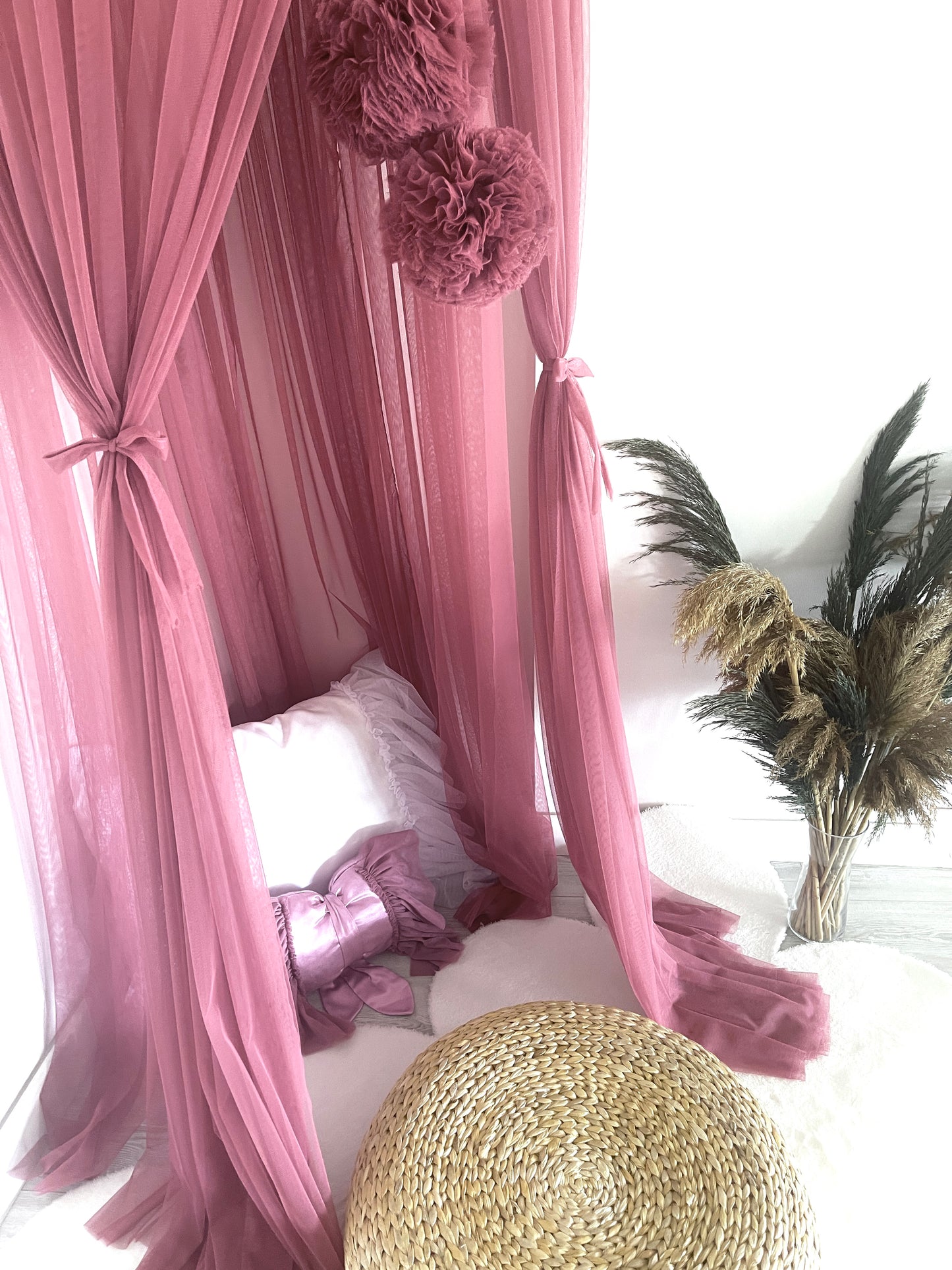 Canopy old pink with pompoms