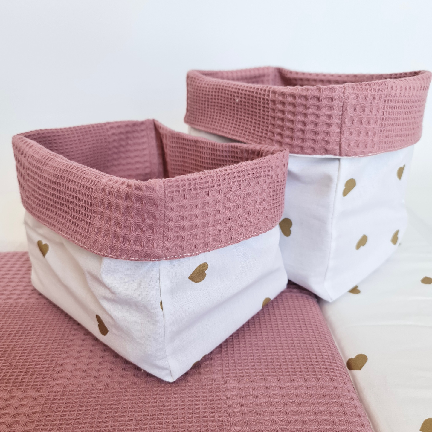 Utensil basket dark old pink golden hearts