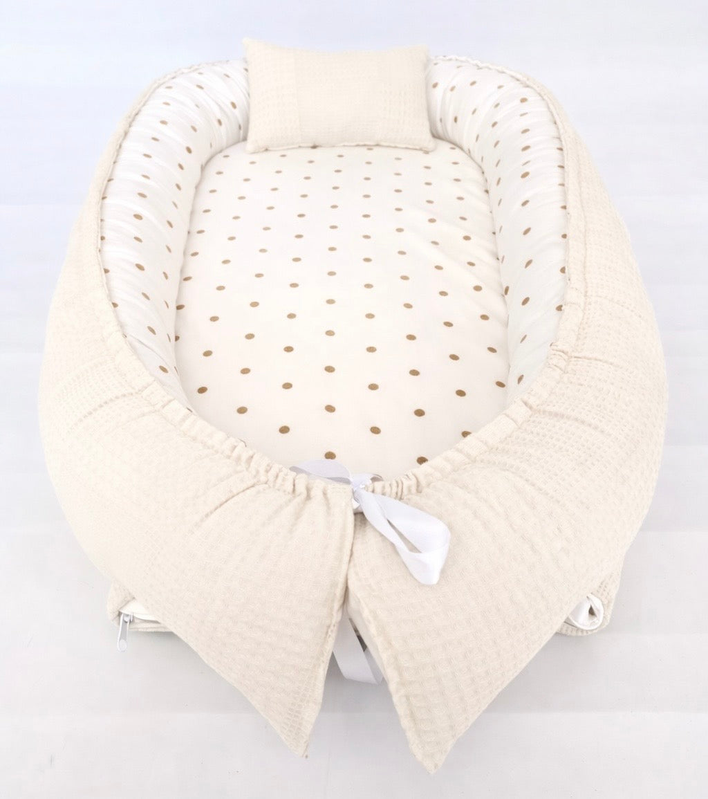 Babynestchen creme goldene Pünktchen