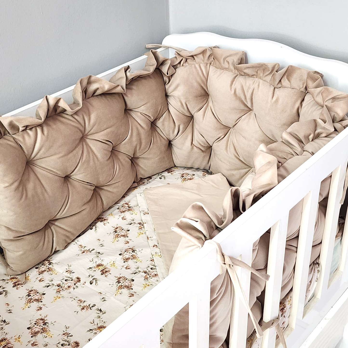 Velvet bed surround beige, bed linen