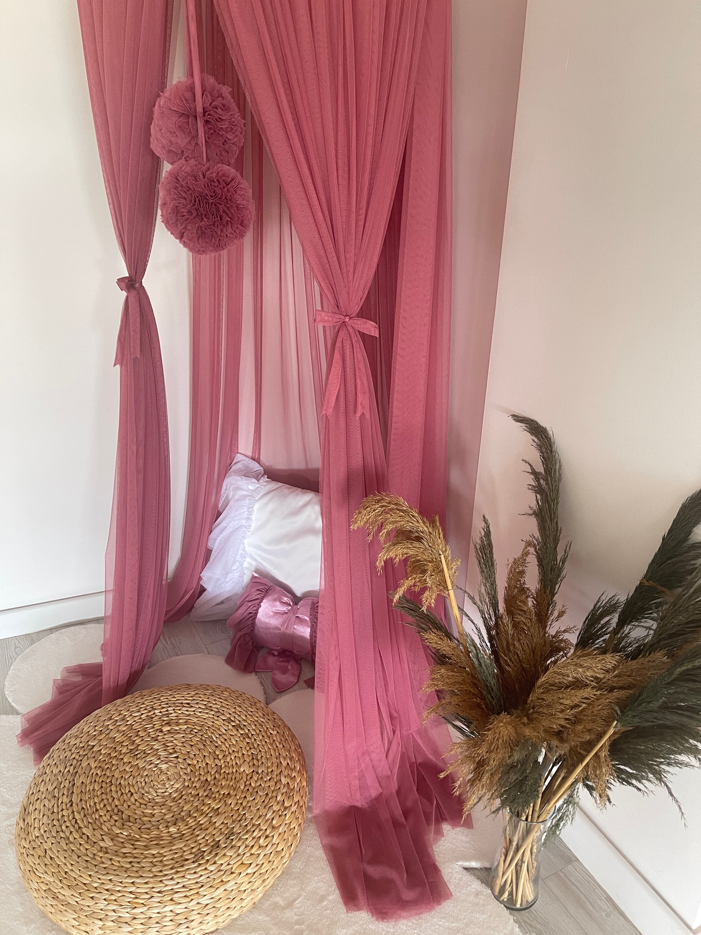 Canopy dark old pink with pompoms