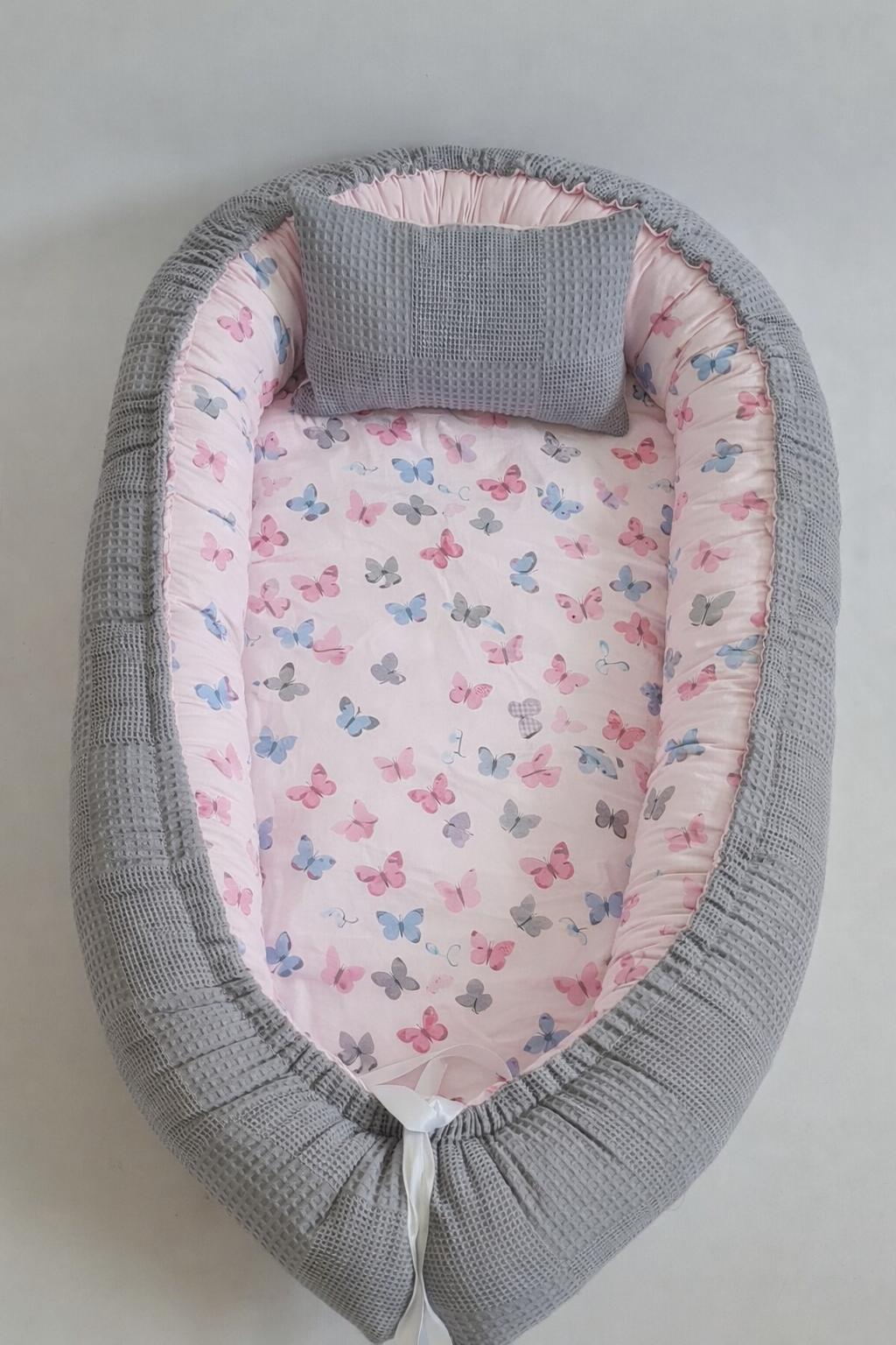 Babynestchen grau rosa Schmetterlinge