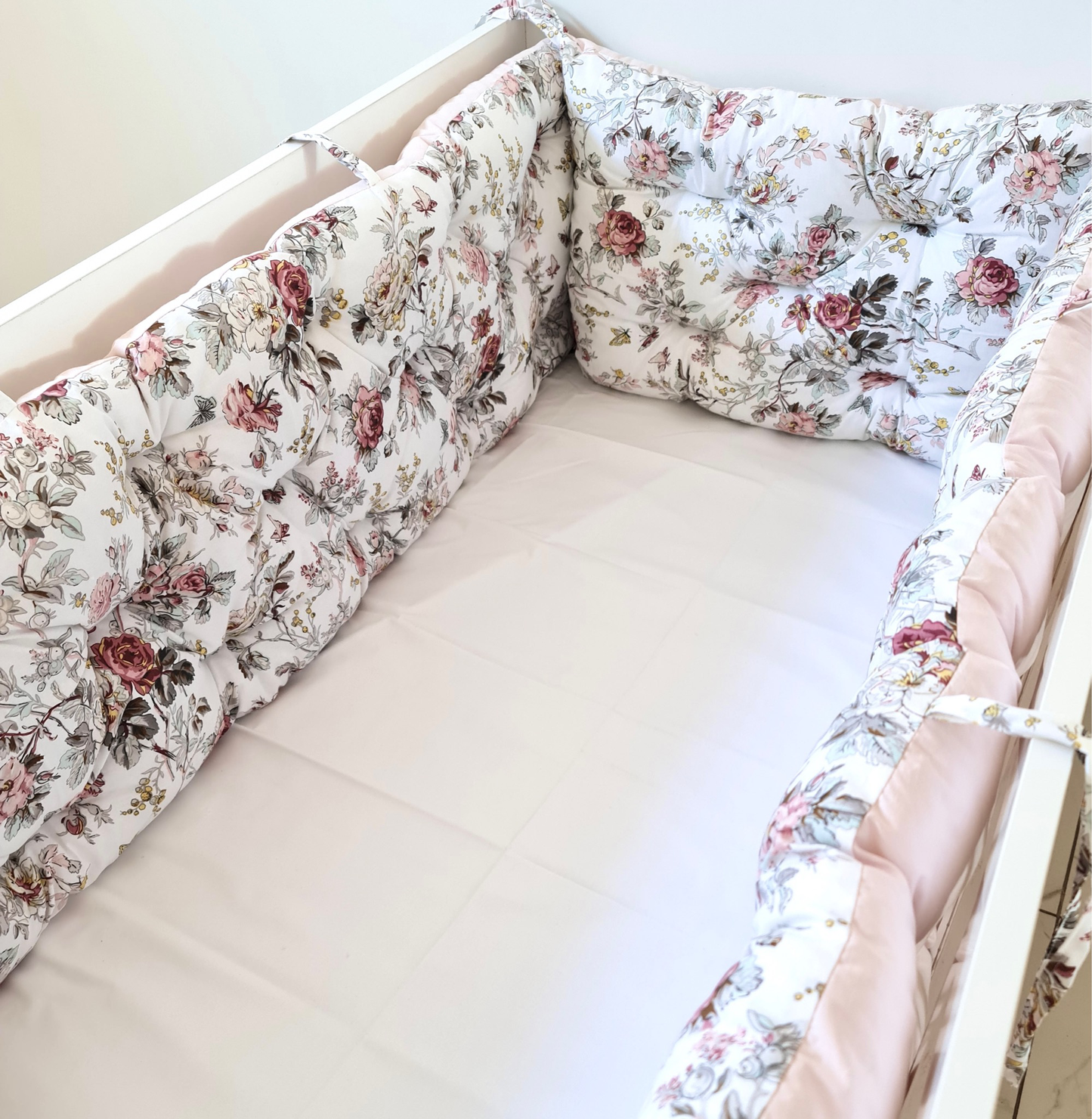 Bed border powder pink roses, bed linen