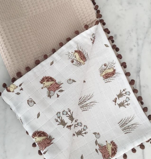 Muslin baby blanket beige hedgehog