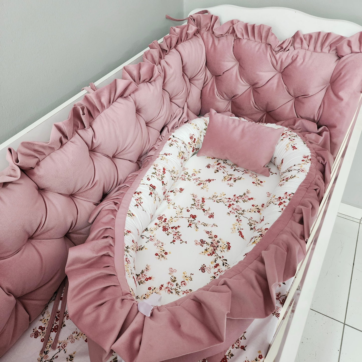 Velvet bed surround old pink, bed linen