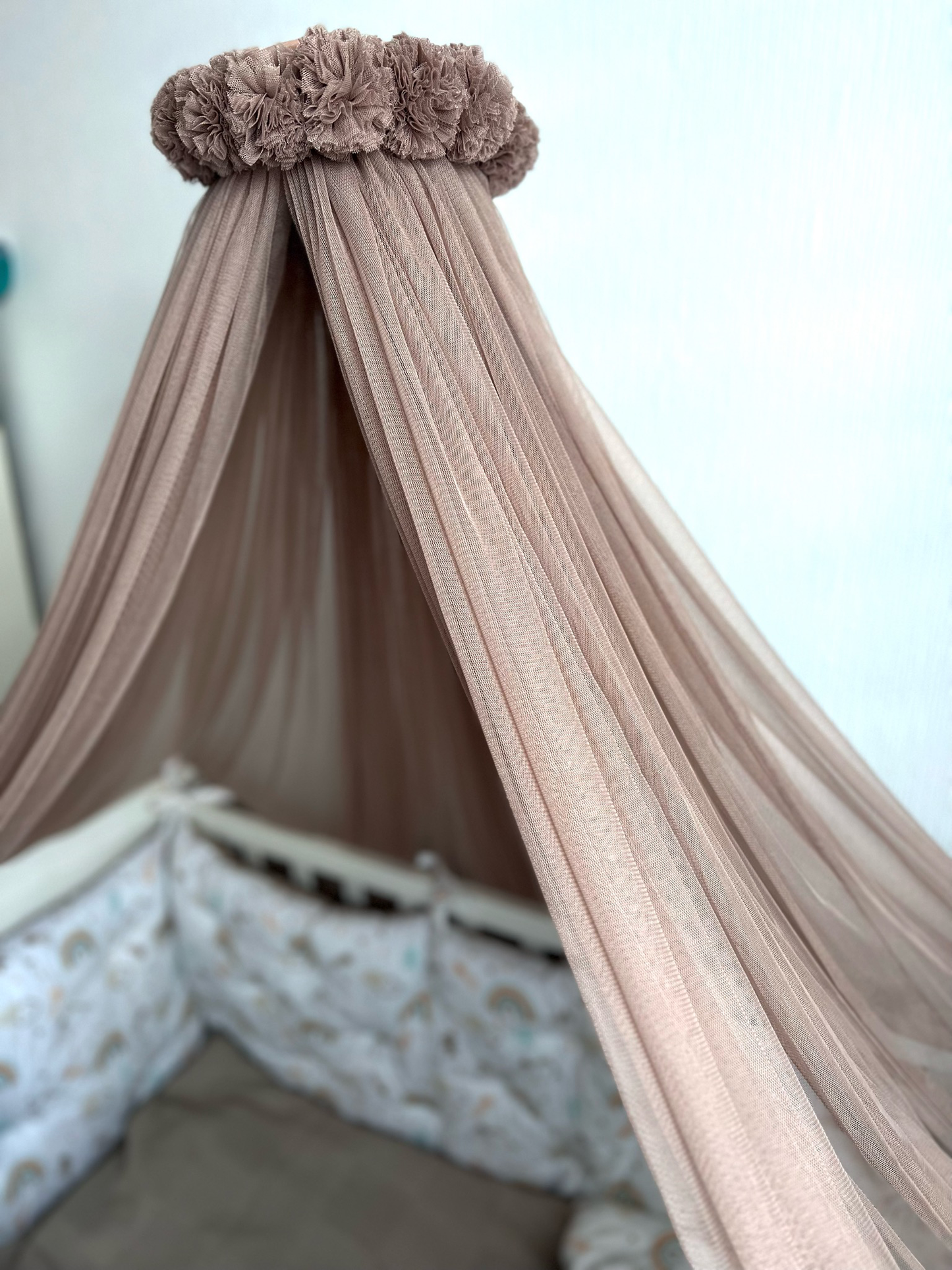 Bed canopy taupe / brown + pompom wreath