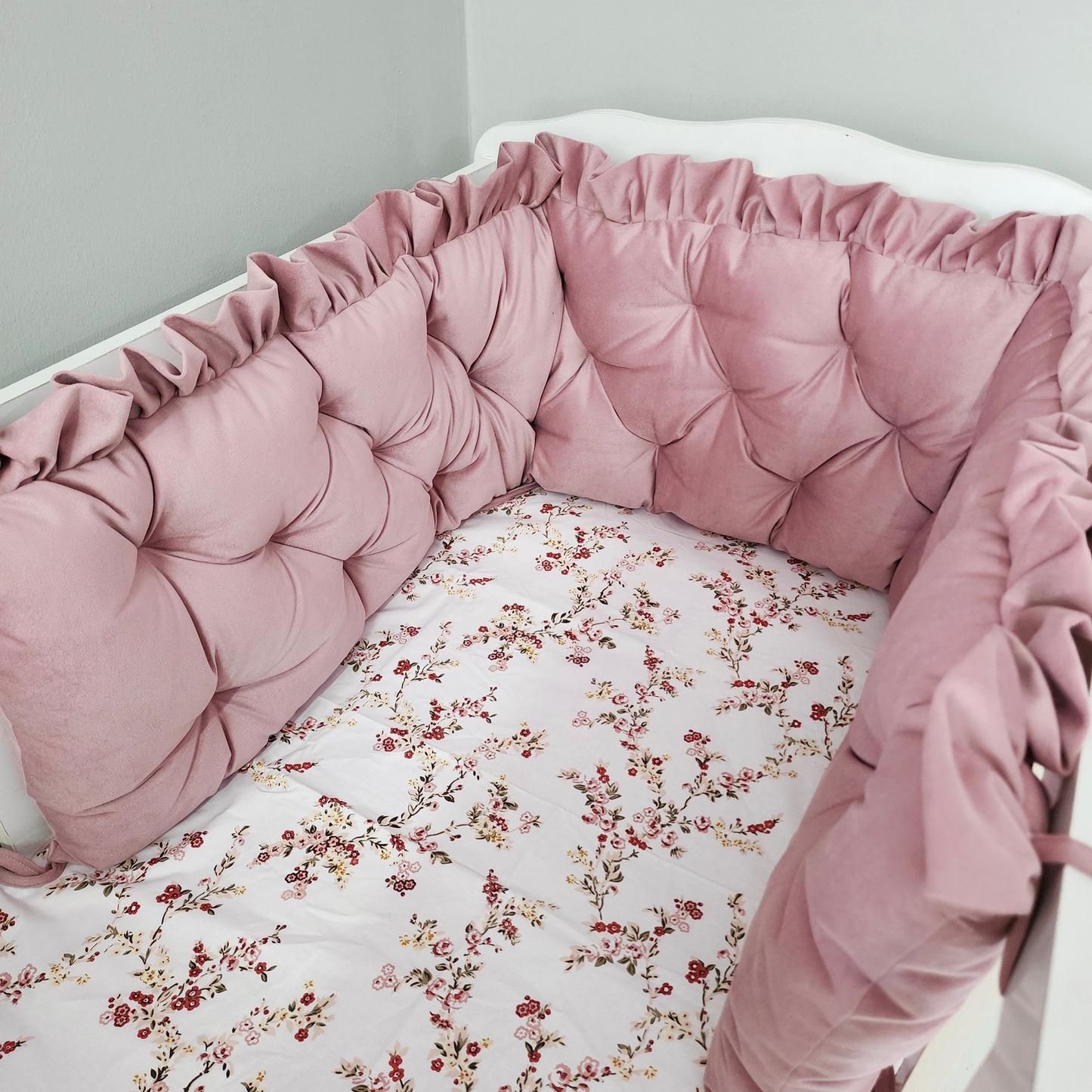 Velvet bed surround old pink, bed linen