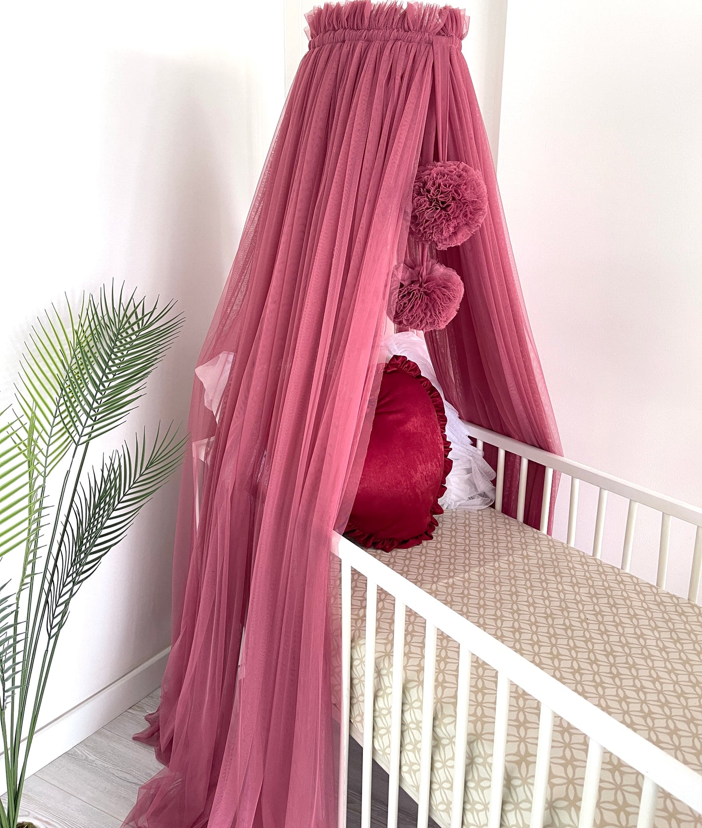 Bed canopy dark old pink with bobbles