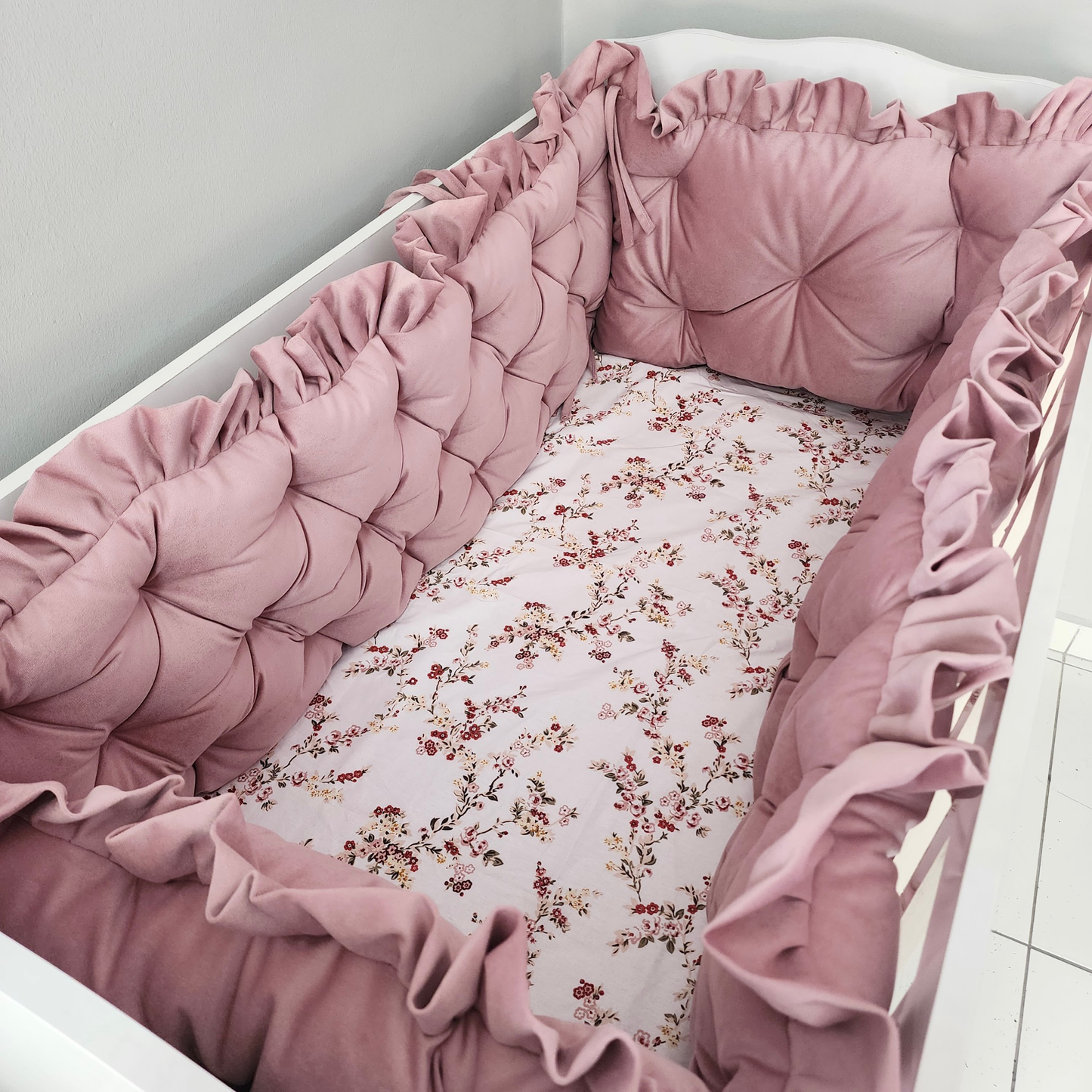 Velvet bed surround old pink, bed linen