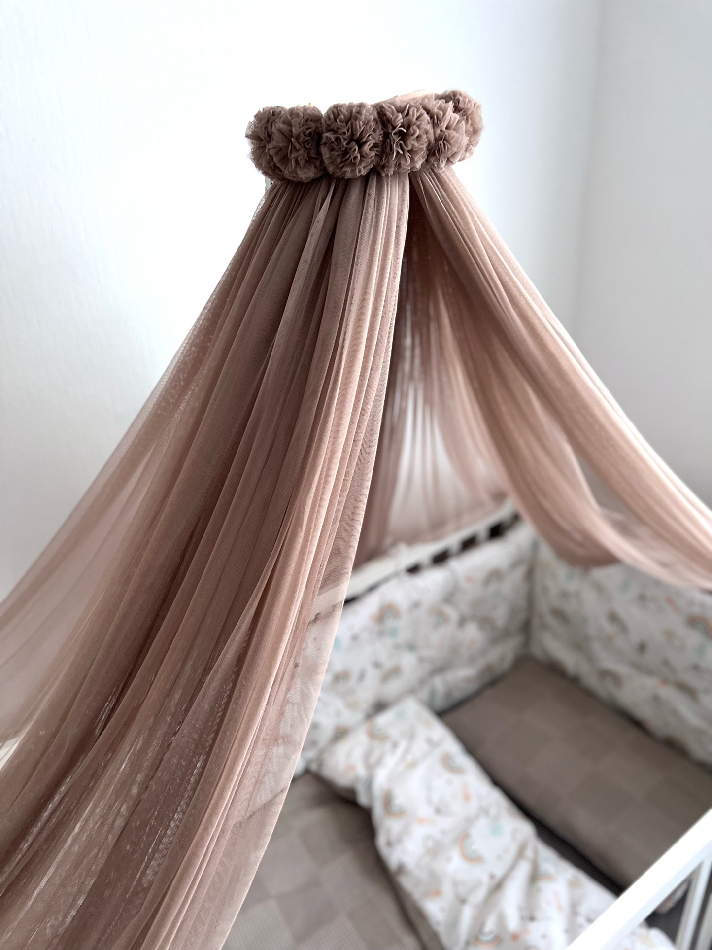 Bed canopy taupe / brown + pompom wreath