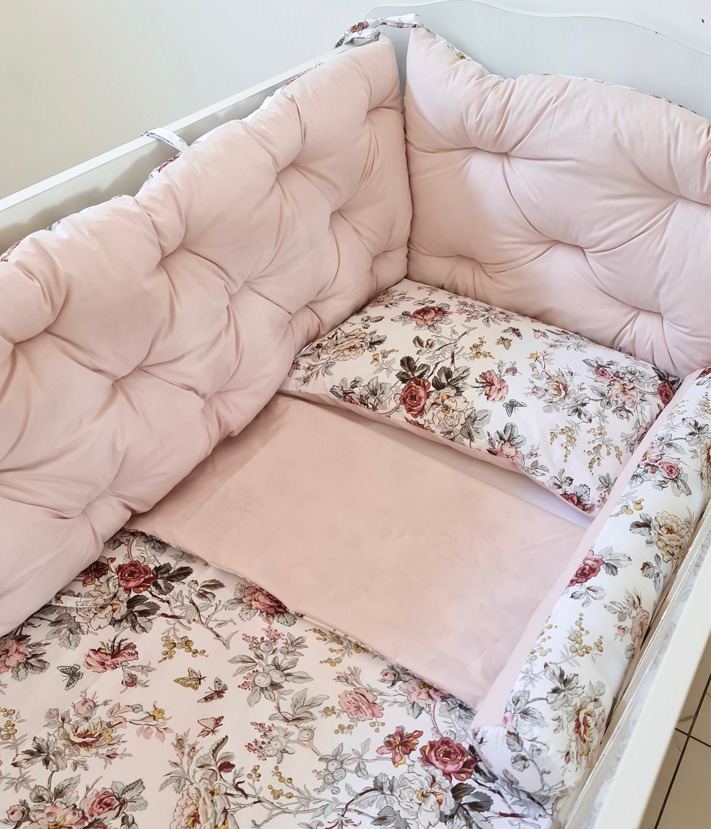 Bed border powder pink roses, bed linen