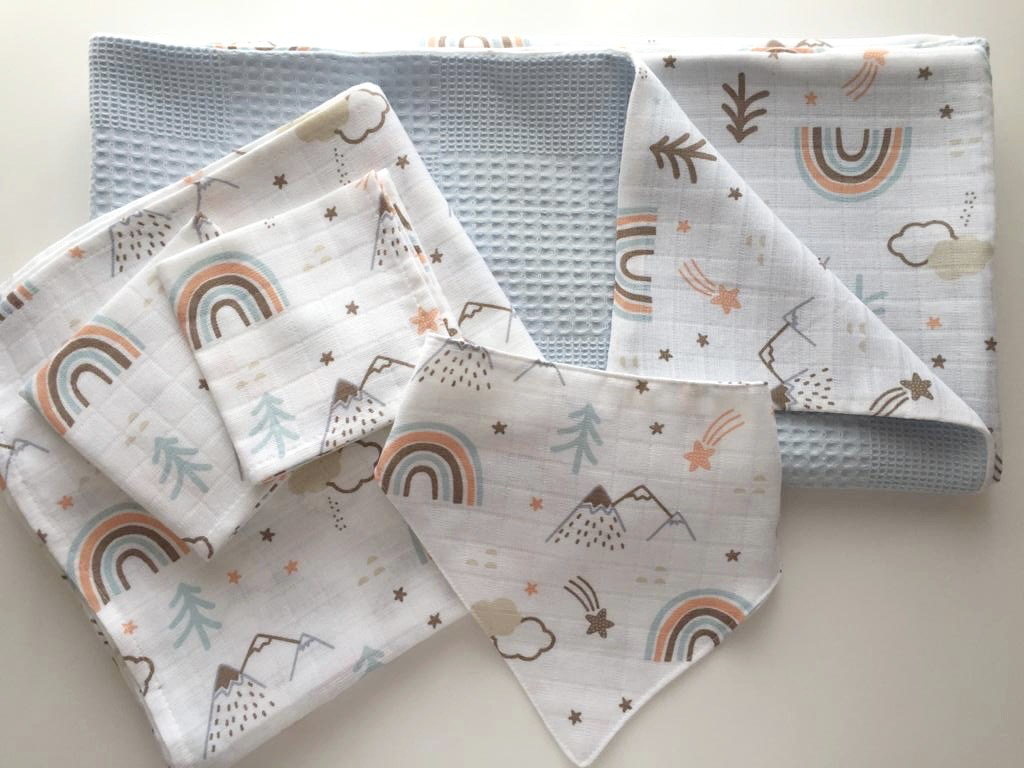 Muslin Newborn Savings Set light blue rainbow