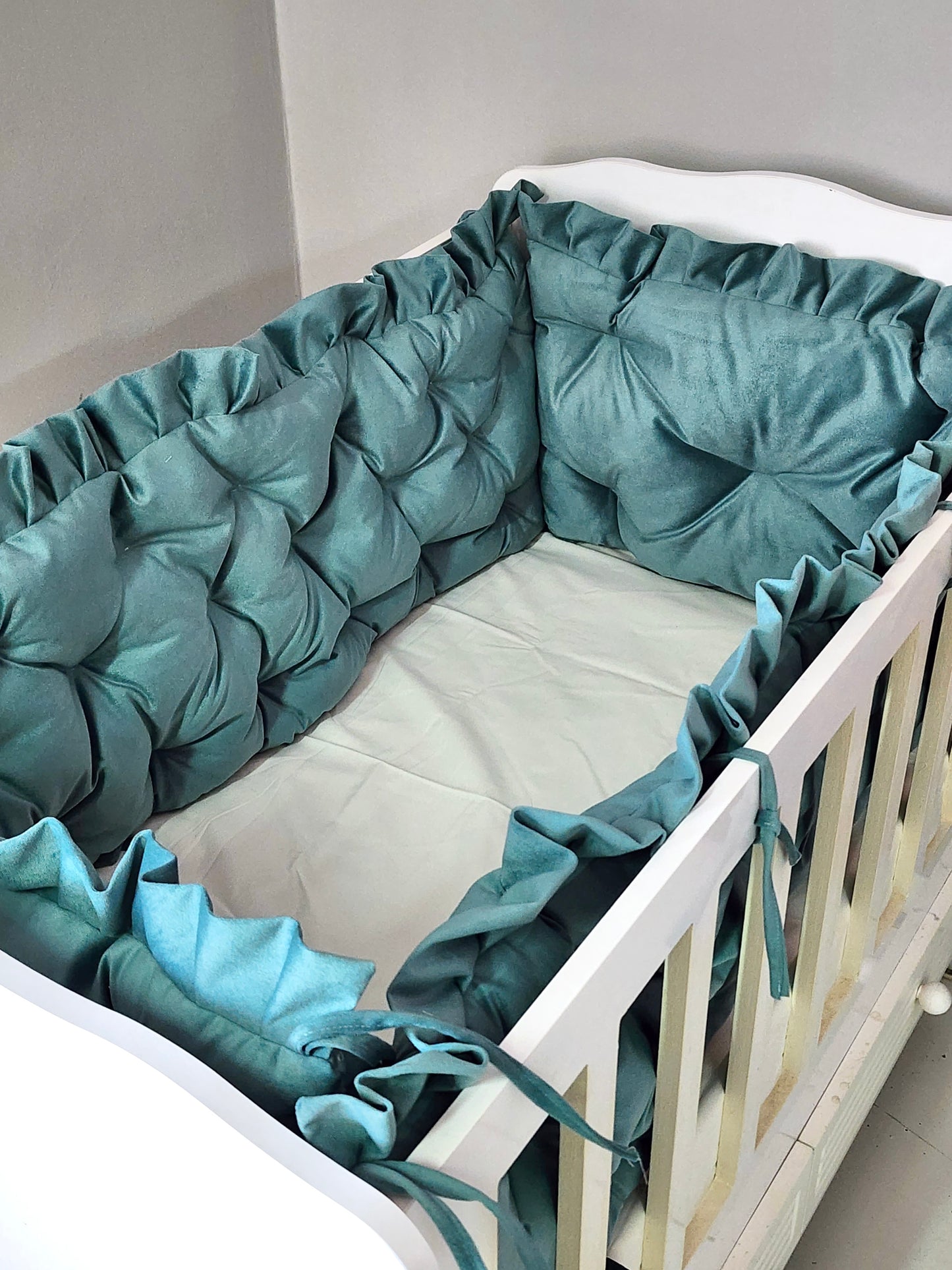 Velvet bed surround green