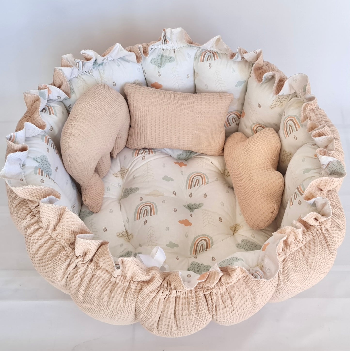 2in1 Spielmatte / Babynest hellbeige Regenbogen
