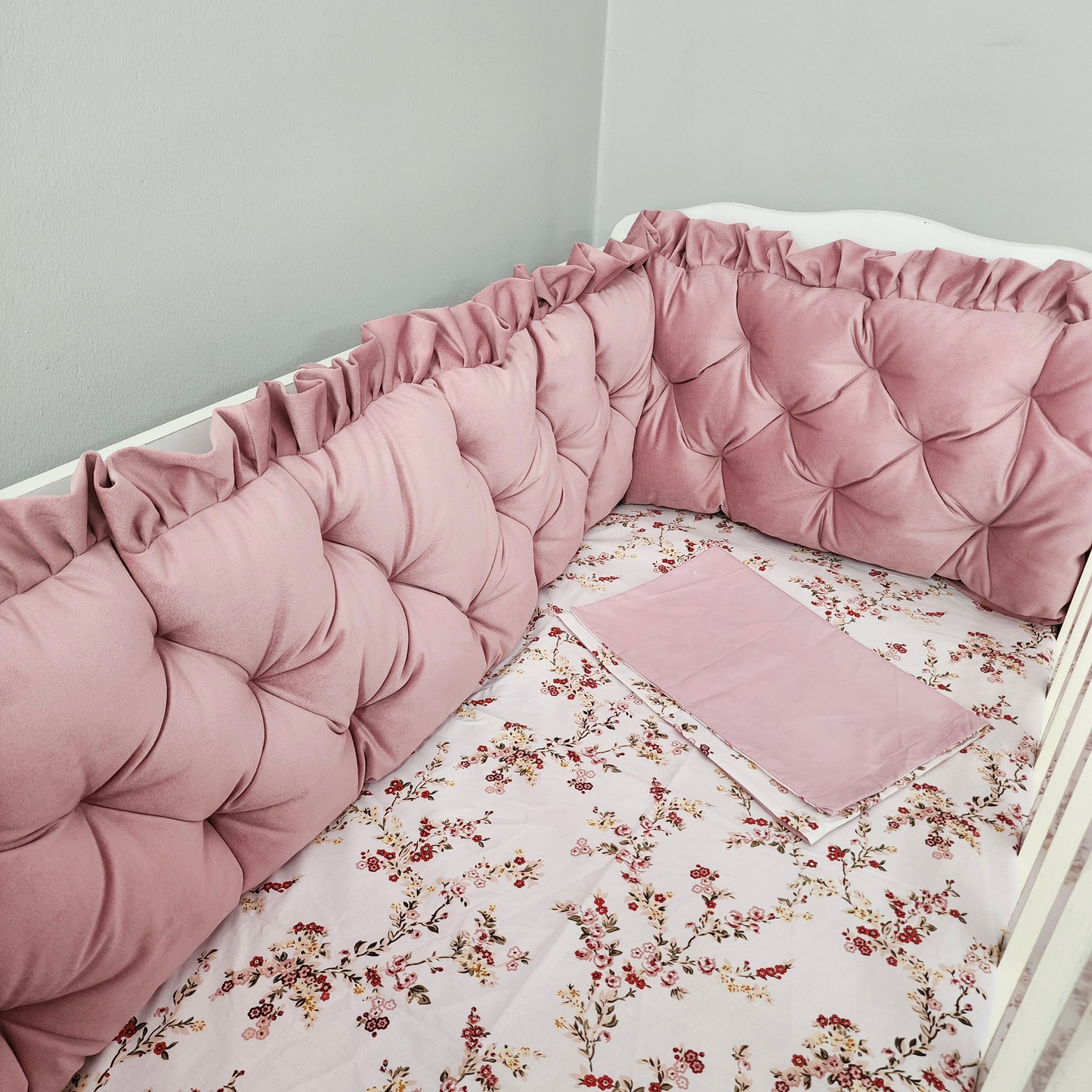 Velvet bed surround old pink, bed linen