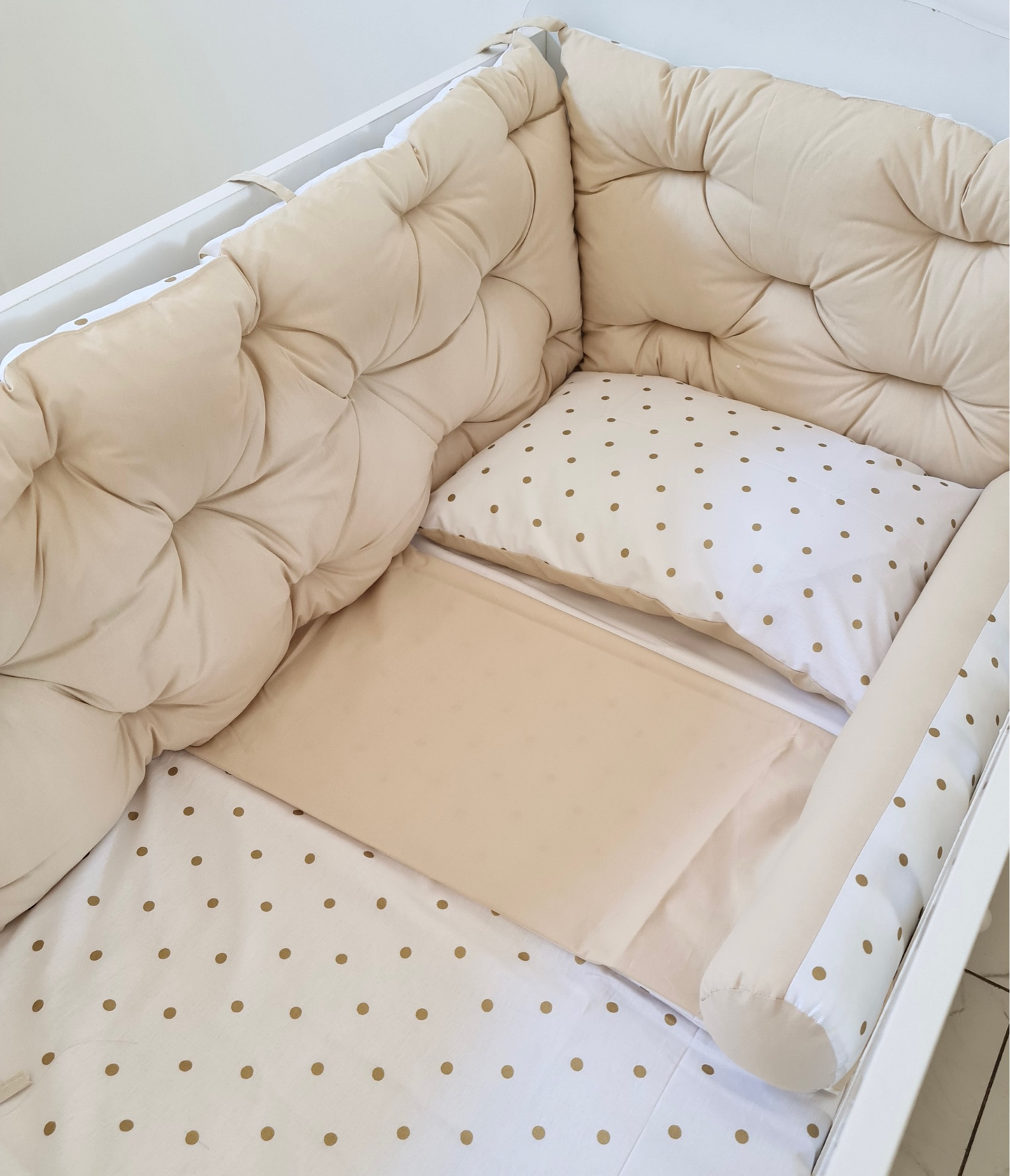 Bed border light beige golden dots, bed linen