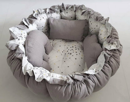 2-tlg. Set 2in1 Spielmatte / Babynest grau mit gelb/grauen Sternen