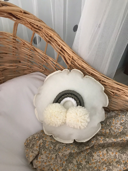 Macrame rainbow pillow khaki
