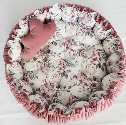 Velvet 2-in-1 play mat / baby nest old pink eucalyptus 
