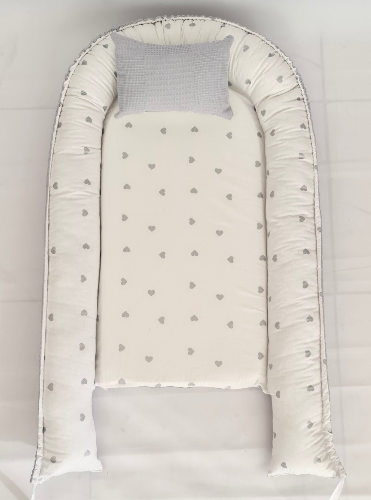 Babynestchen hellgrau silberne Herze