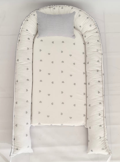 Babynestchen hellgrau silberne Herze