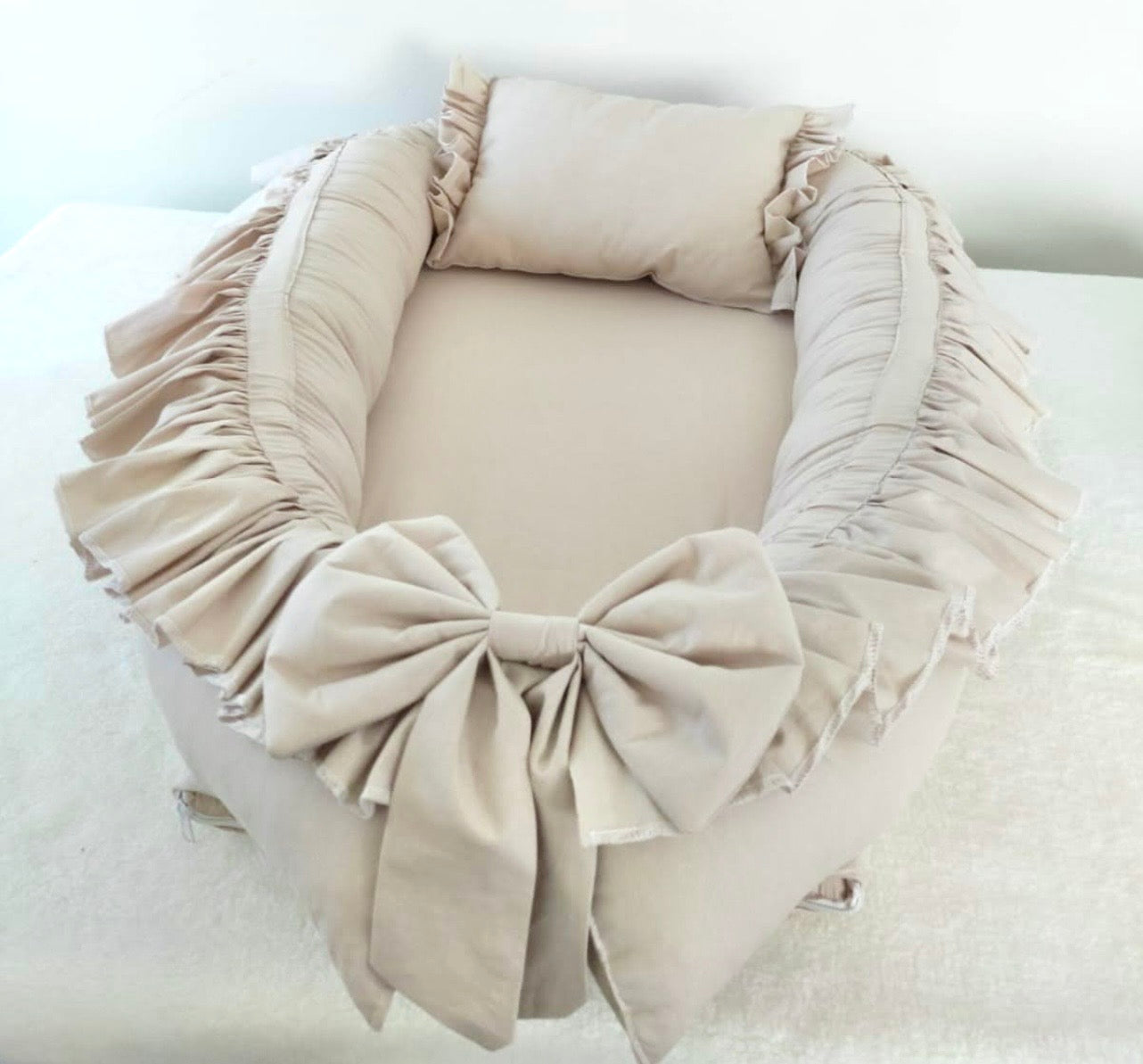 Babynestchen beige mit Rüschen