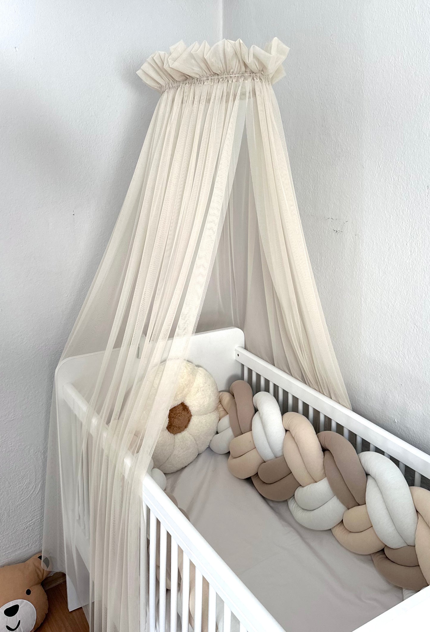 Baby Fancyroom Betthimmel für Babybett 300x180 cm – feiner Tüll, handgefertigt, eleganter Volant, beige