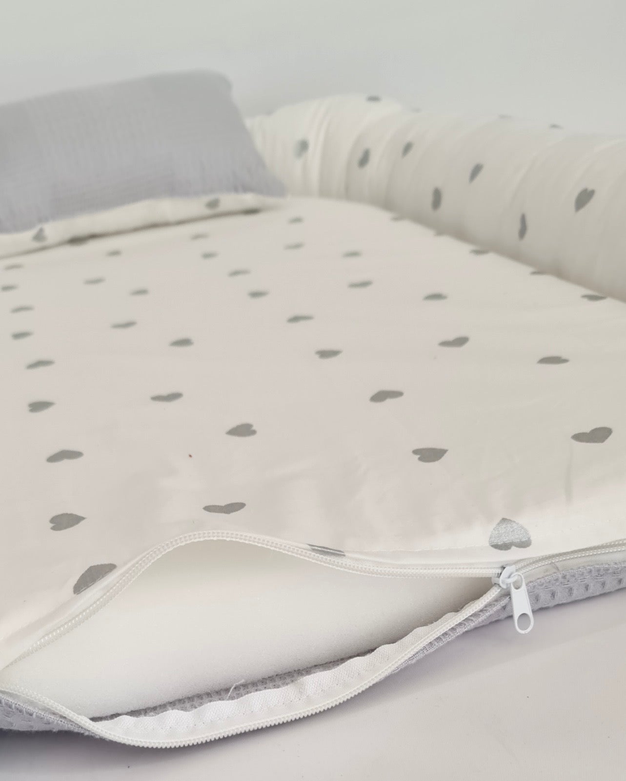 Babynestchen hellgrau silberne Herze