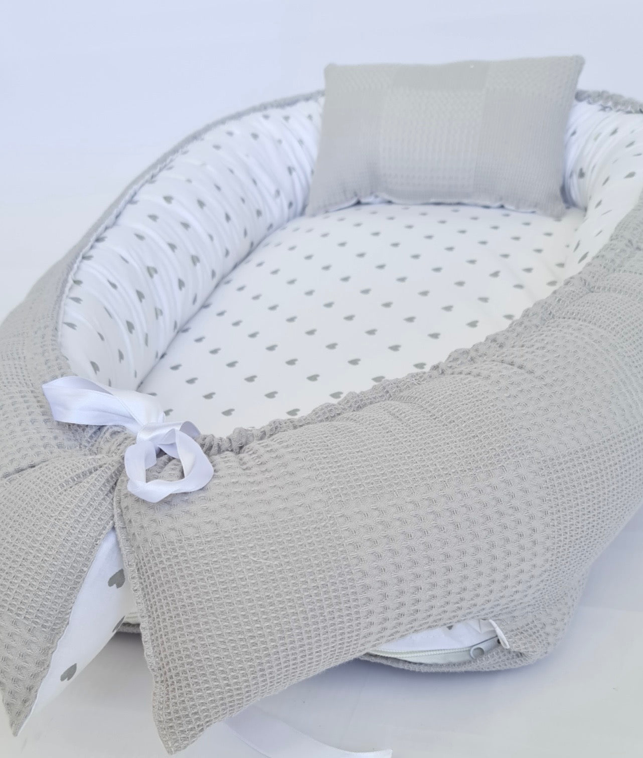 Babynestchen hellgrau silberne Herze