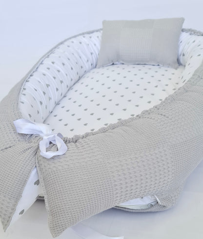 Babynestchen hellgrau silberne Herze