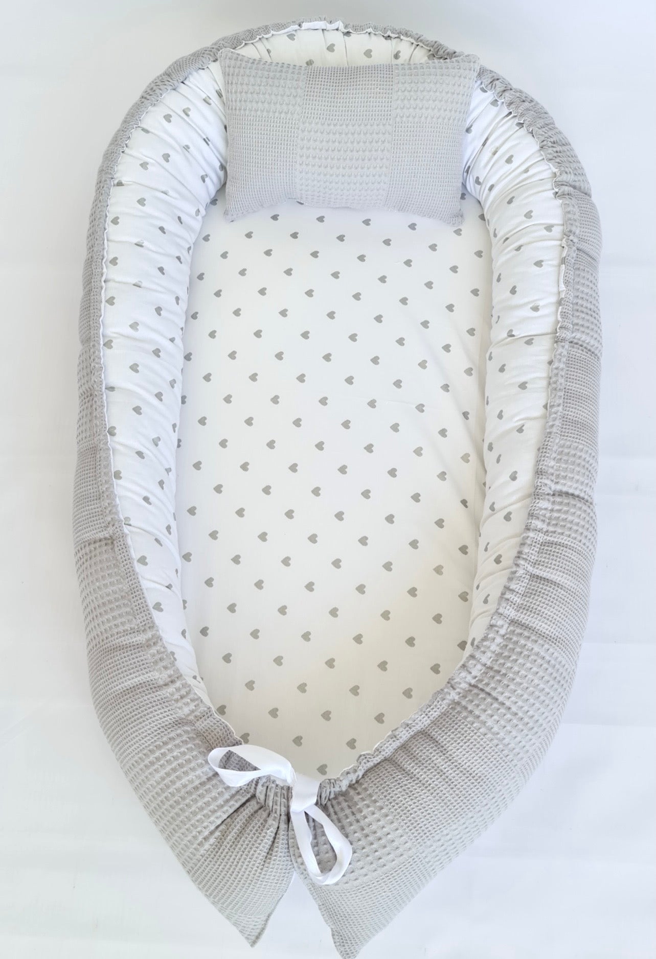 Babynestchen hellgrau silberne Herze