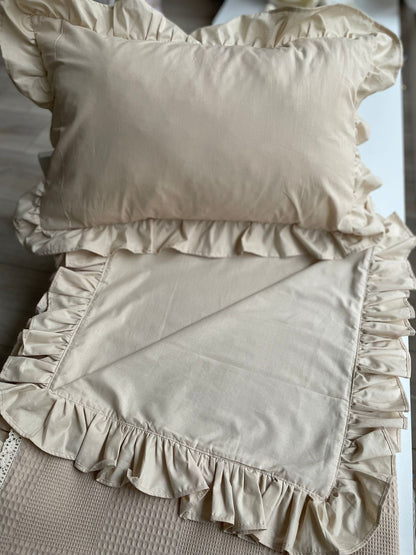 Baby bedding with ruffles beige 