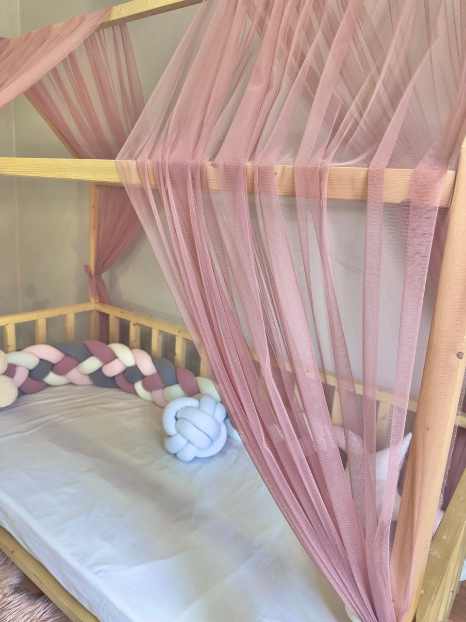 Classic house bed canopy old pink 