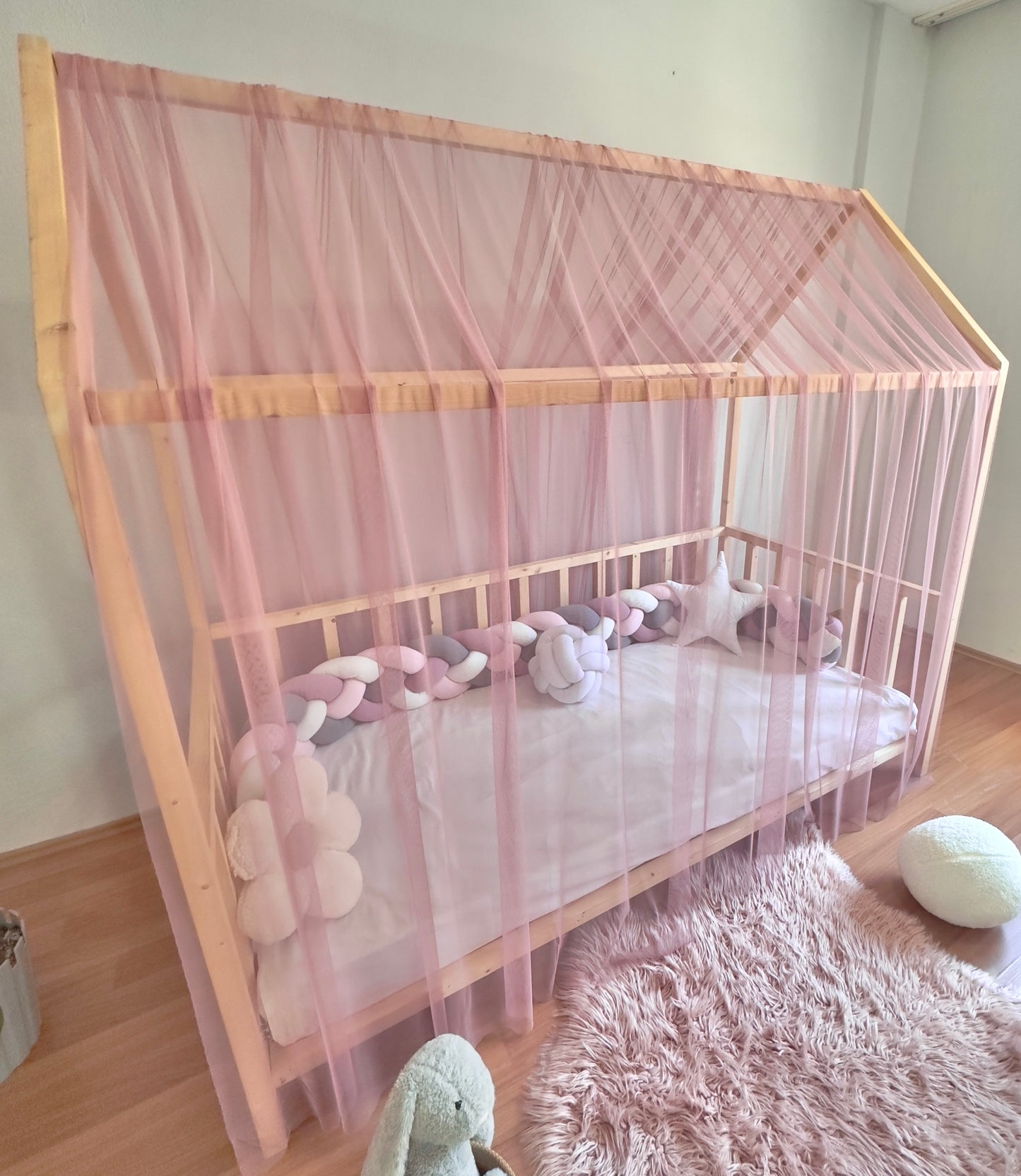 Classic house bed canopy old pink 