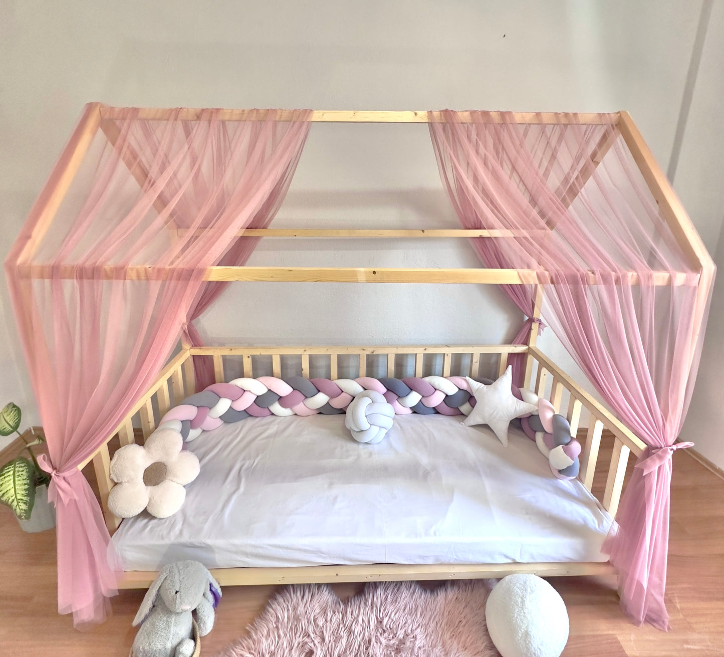 Classic house bed canopy old pink 