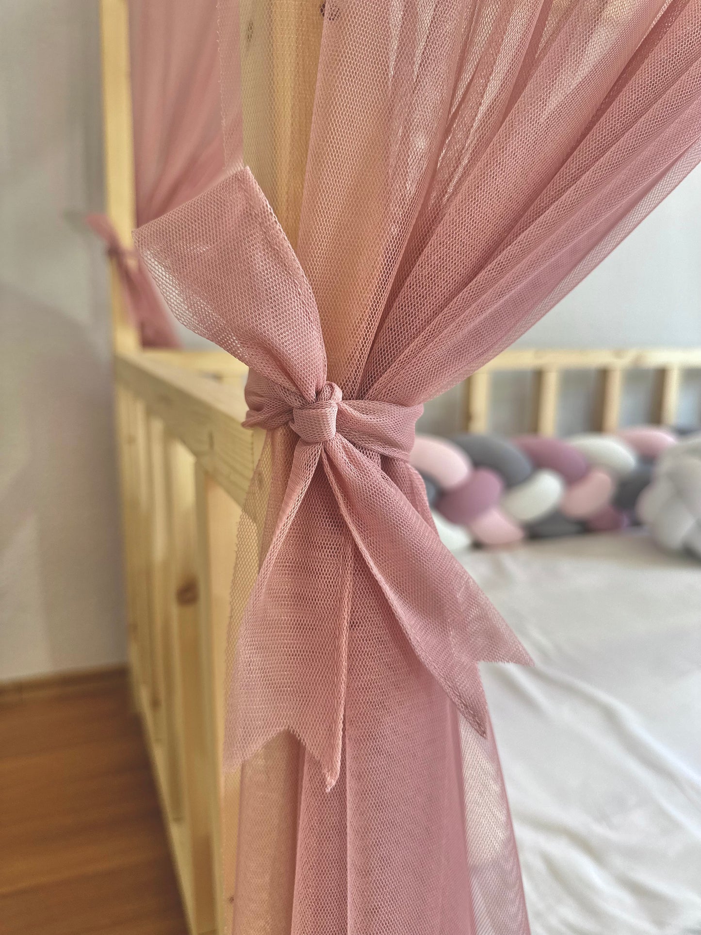 Classic house bed canopy old pink 